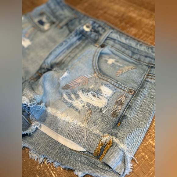 American Eagle Distressed Hi Rise Festival Jean Short 🪶 - Picture 3 of 11